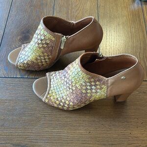Pikolinos woven leather open toe heel
